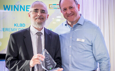 Rabbi Jeremy Conway receives KLBD's award from Work Avenue chair Mark Morris

Photo by Leivi Saltman Photography