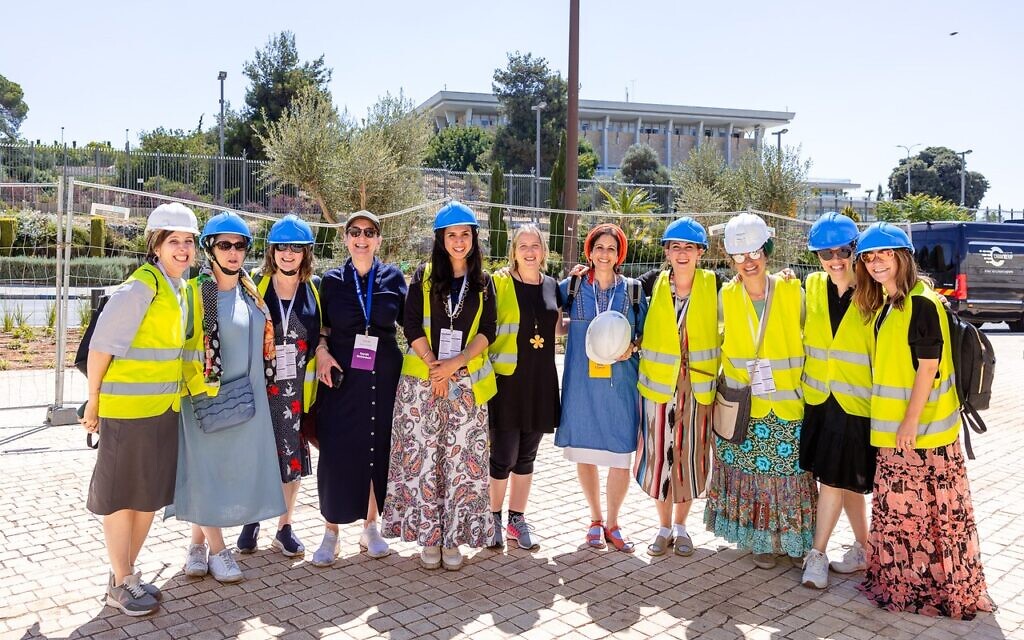 Joanne Greenaway, Rachel Fink, Nicky Goldman, Sarah Robinson, Mijal Bitton, Hadas Hershkovitz, Yafit Clymer, Miriam Feldman-Kaye, Tanya White, Ilana Epstein, Abi Keene. The 8 women of the first cohort of Sacks Scholars, 2023