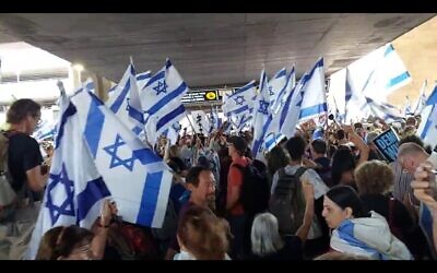 Israelis protesting the government's judicial reform bill descend on Ben-Gurion Airport on 3 July 2023