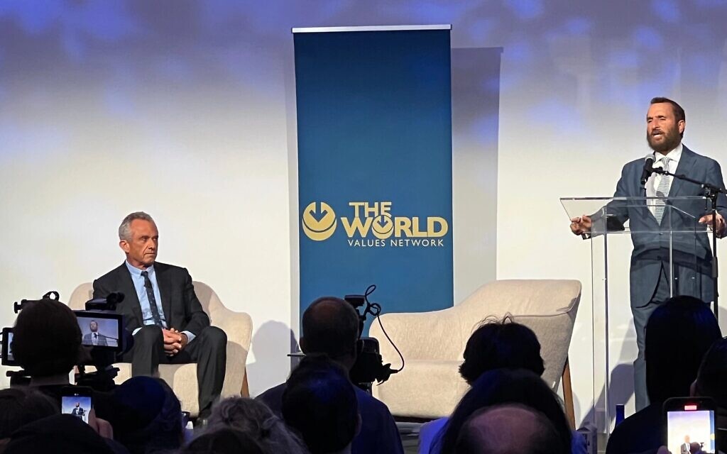 Presidential candidate Robert F. Kennedy Jr. at an event with Rabbi Shmuley Boteach in New York on July 25, 2023. (Jackie Hajdenberg)