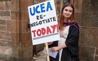 Students demand that universities negotiate with lecturers who are boycotting exam marking.