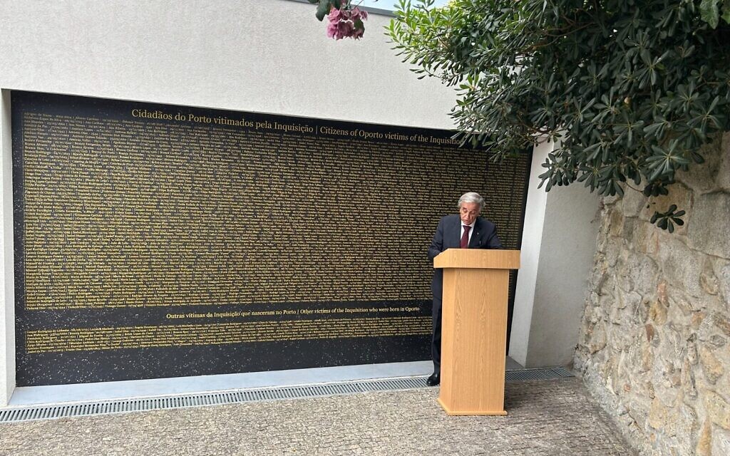 Sebastião Feio, president of the Porto municipal general assembly, speaks at a ceremony dedicating the Portuguese city's memorial to the local victims of the Inquisition, Sept. 3, 2023. (Courtesy CIP-CJP)