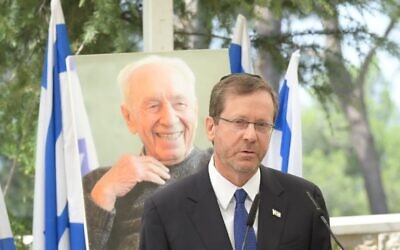 President Herzog speaking at a state memorial ceremony at Mount Herzl, marking the seventh anniversary of Shimon Peres' death. Credit: Amos Ben-Gershom (GPO)