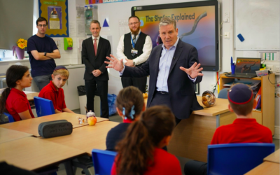 Sir Keir Starmer meets pupils from Year 6, during a visit to the Independent Jewish Day School in Hendon, London, ahead of the Jewish New Year Rosh Hashana

Picture by: Yui Mok/PA Wire/PA Images