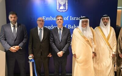 Eli Cohen met and Bahrain's Foreign Minister Abdullatif Al Zayani. Credit: Shlomi Amsalem/GPO