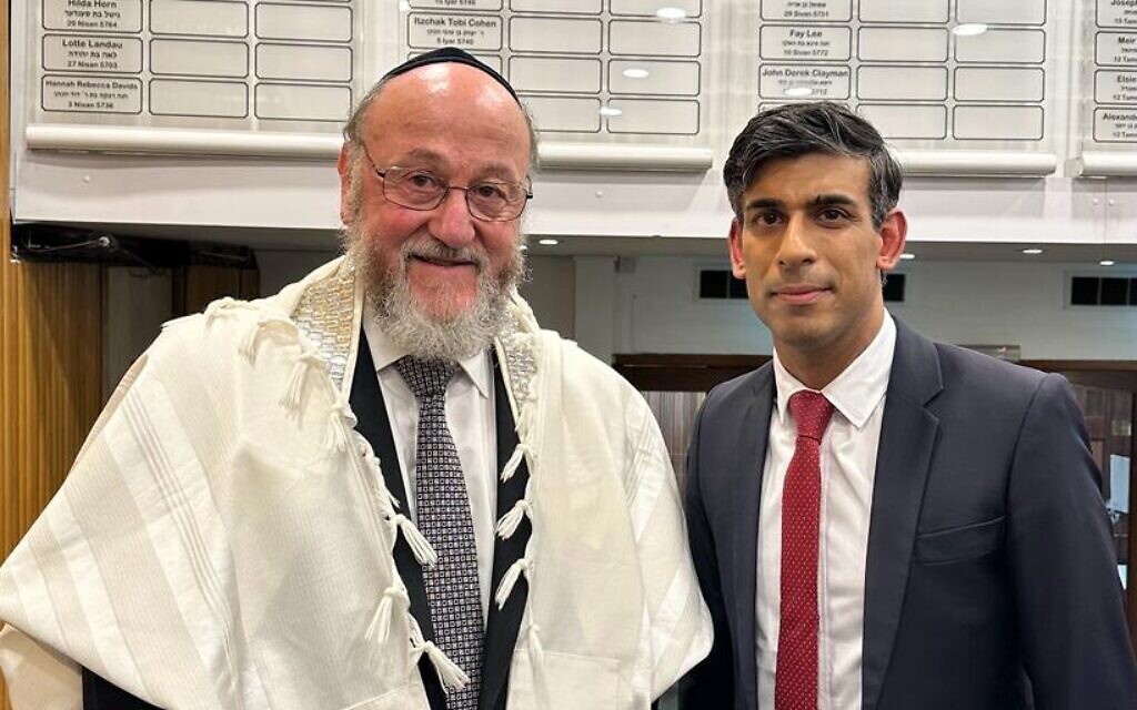Prime Minister Rishi Sunak with the Chief Rabbi at Kinloss prayer vigil.