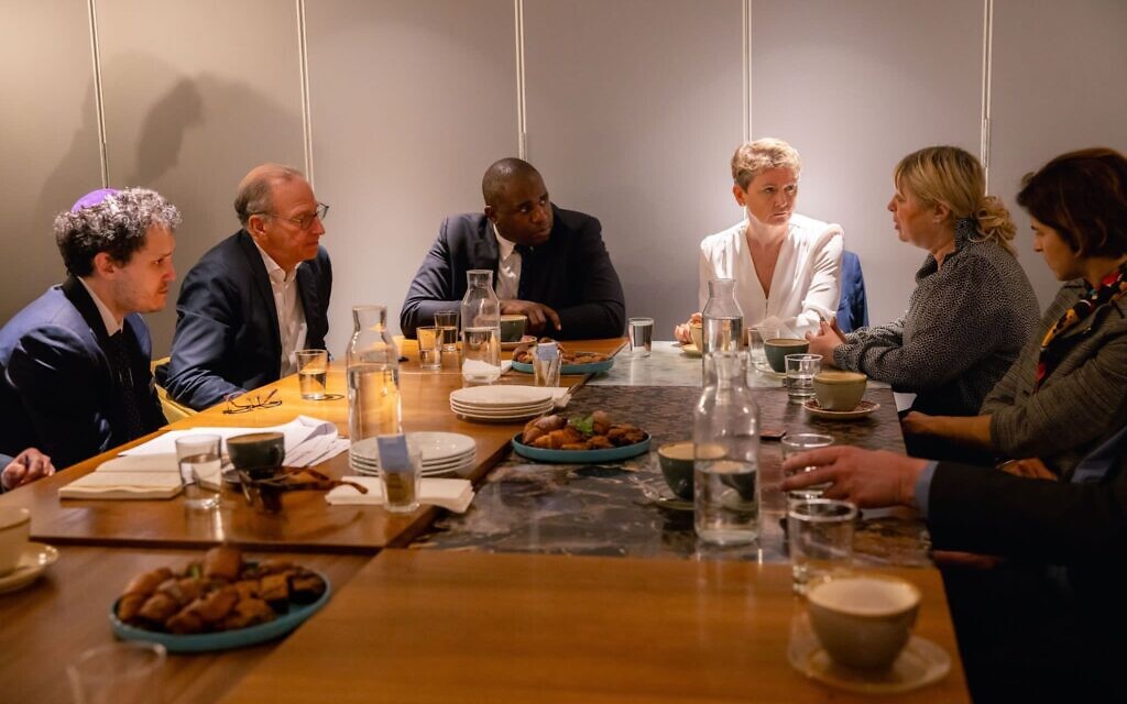 David Lammy and Yvette Cooper meet with communal leaders in Golders Green