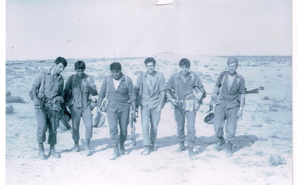 Daniel Pearl with his unit in the Sinai Desert, 1973. Credit: IDF