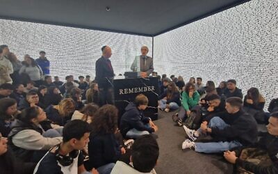 Michael Rothwell the director of the Holocaust and the Jewish museums in Porto (left) and Sebastião Feyo (right) president of the Porto municipal assembly, with the school students (credit: CIP/CJP).