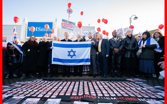 Deputy Prime Minister Oliver Dowden, Chief Rabbi Ephraim Mirvis and members of the Jewish community pose during a vigil at Keystone Passage in Borehamwood for victims and hostages of Hamas attacks.