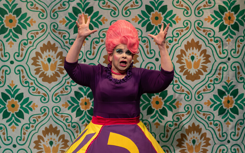 Red Riding Hood and the Big Bad Pig”, at JW3. This is JW3’s first Jewish Pantomime, written by Nick Cassenbaum and directed by Abigail Anderson.