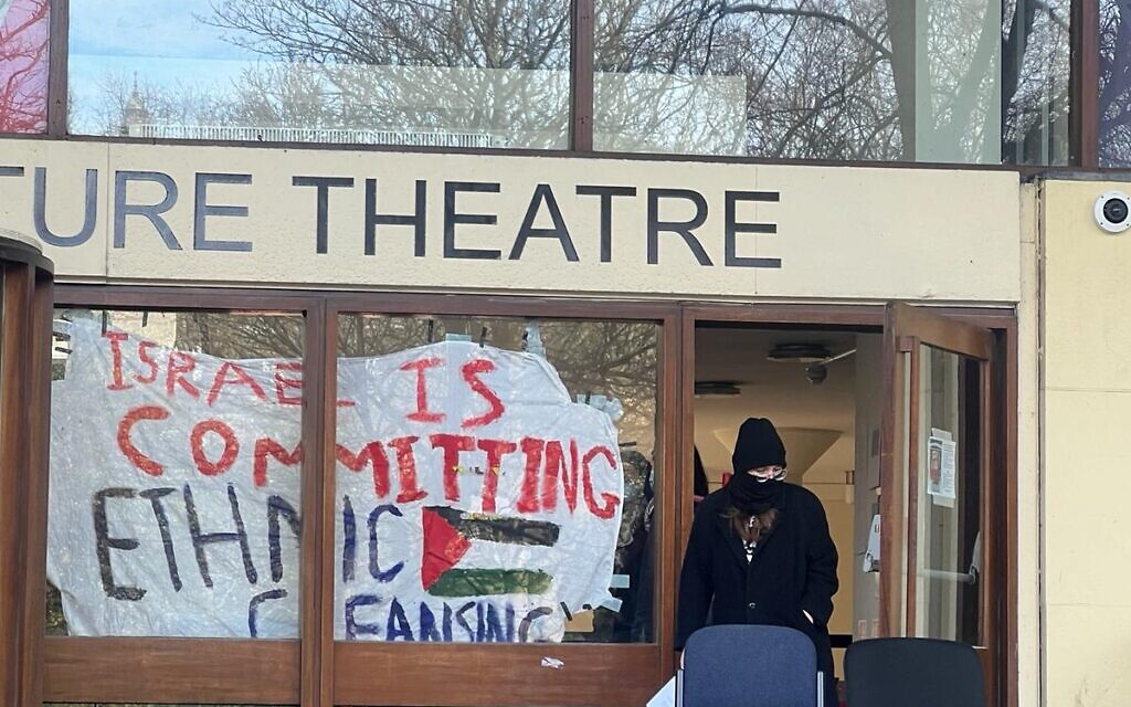 Protest and break in at Edinburgh University, Day 2, 28th February 2024 Protest and break in at Edinburgh University, Day 2, 28th February 2024