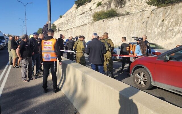 Scene of terror attack between Jerusalem and Maale Adumim. Photo credit: United Hatzalah
