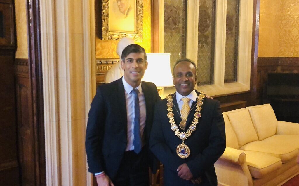 Rishi Sunak and Mayor of Salisbury Atiqul Hoque, October 2023