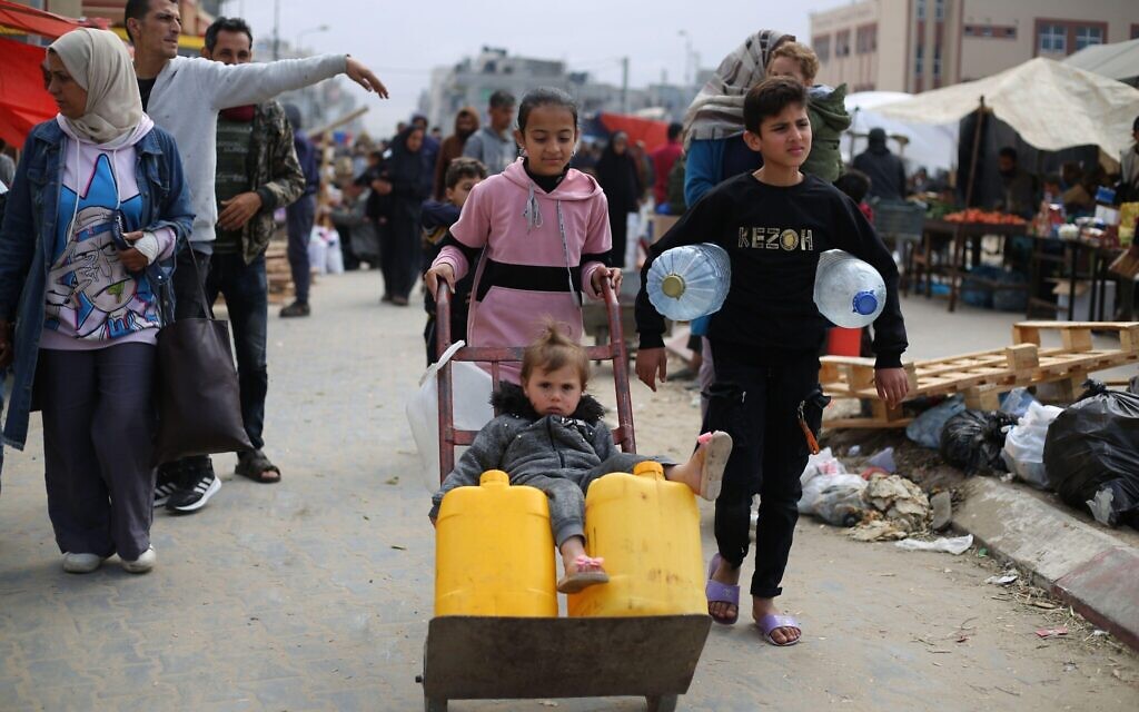 Children on their way to fetch water in the southern Gaza Strip city of Rafah