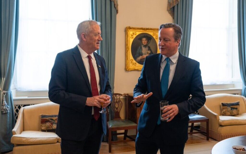 David Cameron meets Benny Gantz in London