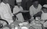 Aden, Yemen - Passover ceremony at the main Rabbi's house in Aden, 1949. Photo by Fred Chesnick, KKL-JNF Archive.