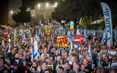 Thousands attend an antigovernment protest outside the Knesset in Jerusalem on March 31, 2024. (Chaim Goldberg/Flash90)