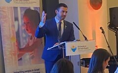 Eylon Levy addressing guests at fundraising evening for Beit Issie Shapiro. 11th June 2024. Pic: Michelle Rosenberg