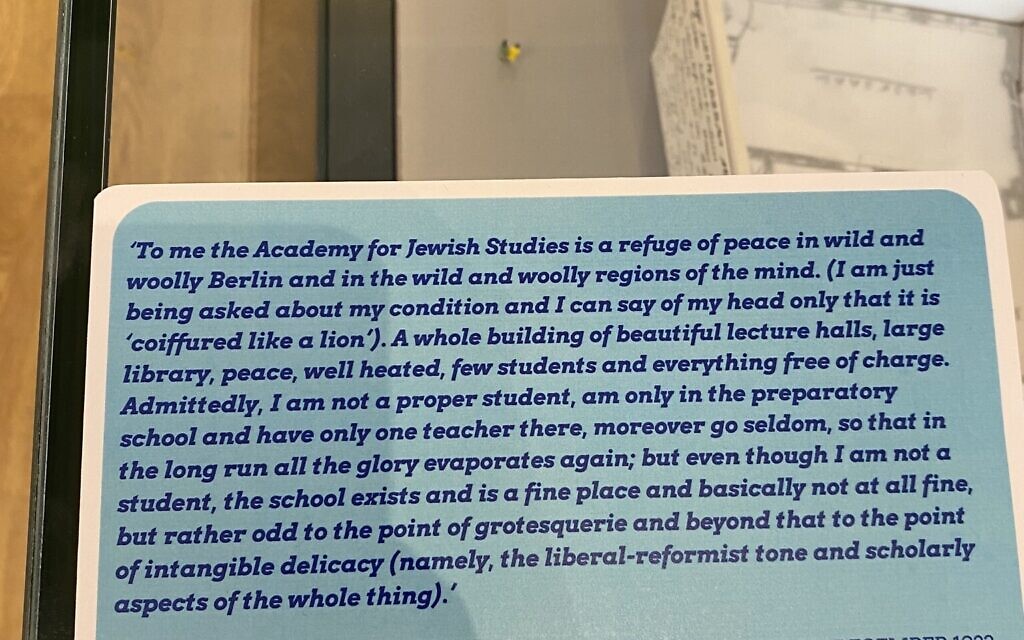 Label on the case of the Hochschule library model. Label on the case of the Hochschule library model.