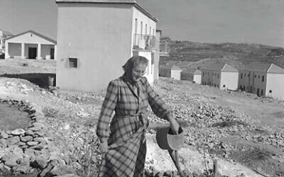 Mrs. Zeppelanger tending her vegetable garden near her home in Kiryat Yovel, Jerusalem, 1951.
Photo by Werner Brown, KKL-JNF Archive