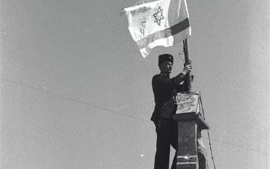 The British police building in Jerusalem falls into the hands of the Jewish people, 1948.
Photo by Lazer Doner, KKL-JNF Archive The British police building in Jerusalem falls into the hands of the Jewish people, 1948.
Photo by Lazer Doner, KKL-JNF Archive