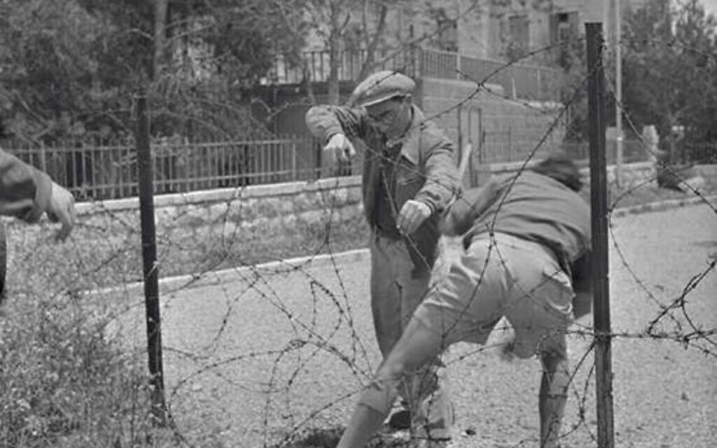 Jerusalem youth crossing the Arab barbed wire checkpoint in the Katamon neighborhood after its release. Photo by Rudolf Jonas, KKL-JNF Archive Jerusalem youth crossing the Arab barbed wire checkpoint in the Katamon neighborhood after its release. Photo by Rudolf Jonas, KKL-JNF Archive