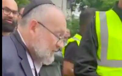 Rabbi Arnie Saunders at mosque visit