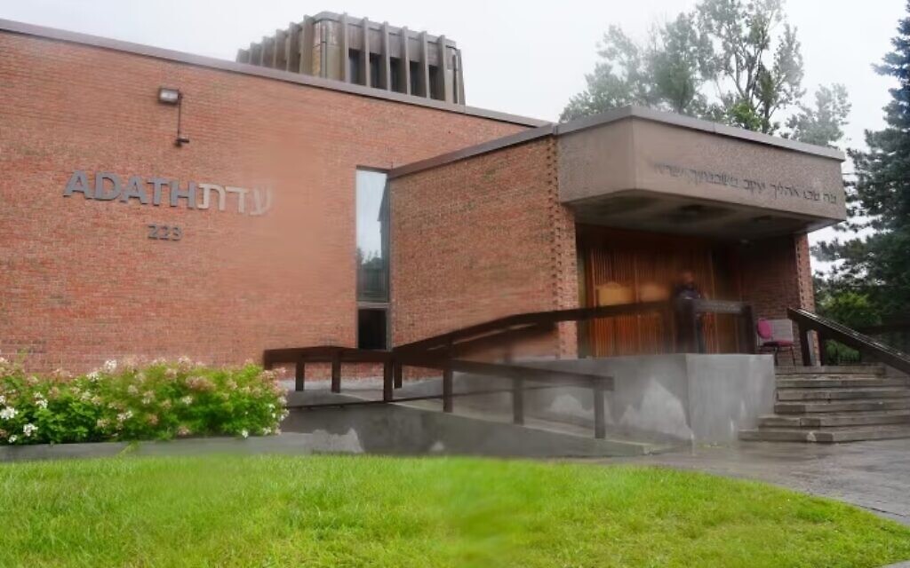 The Adath Israel Poale Zedek Anshei Ozeroff Synagogue in Hampstead, Que., was one of more than 100 Jewish institutions across Canada to receive a bomb threat by email Wednesday morning. (François Sauvé/CBC)