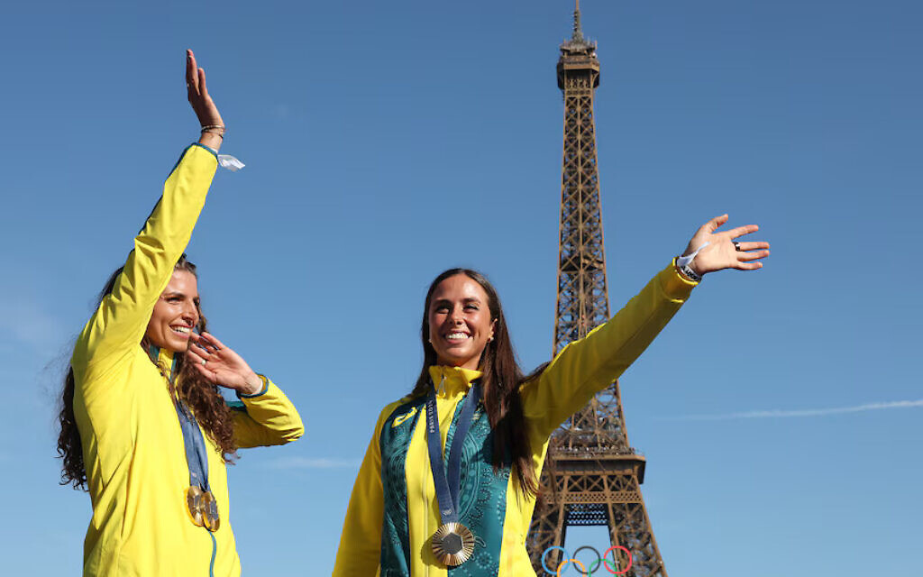 Australian sisters Jessica and Noemie Fox won three gold medals between them
