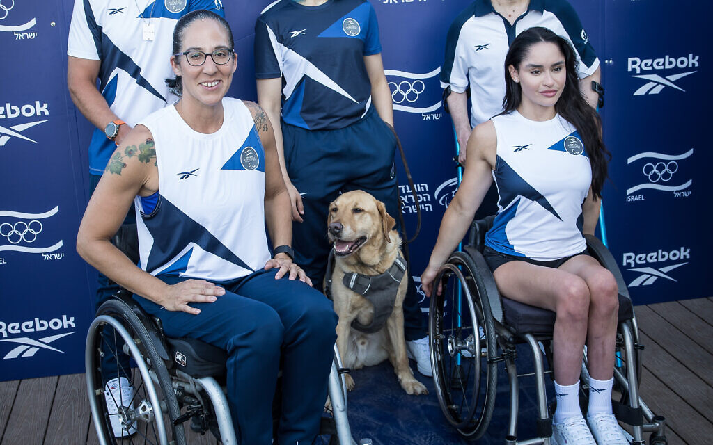 standing - Amit Hasdai, Roni Ohayon, Nadav Levi
sitting - Moran Samuel, Rudi the dog, Talya Eilat

credit Oded Karni
