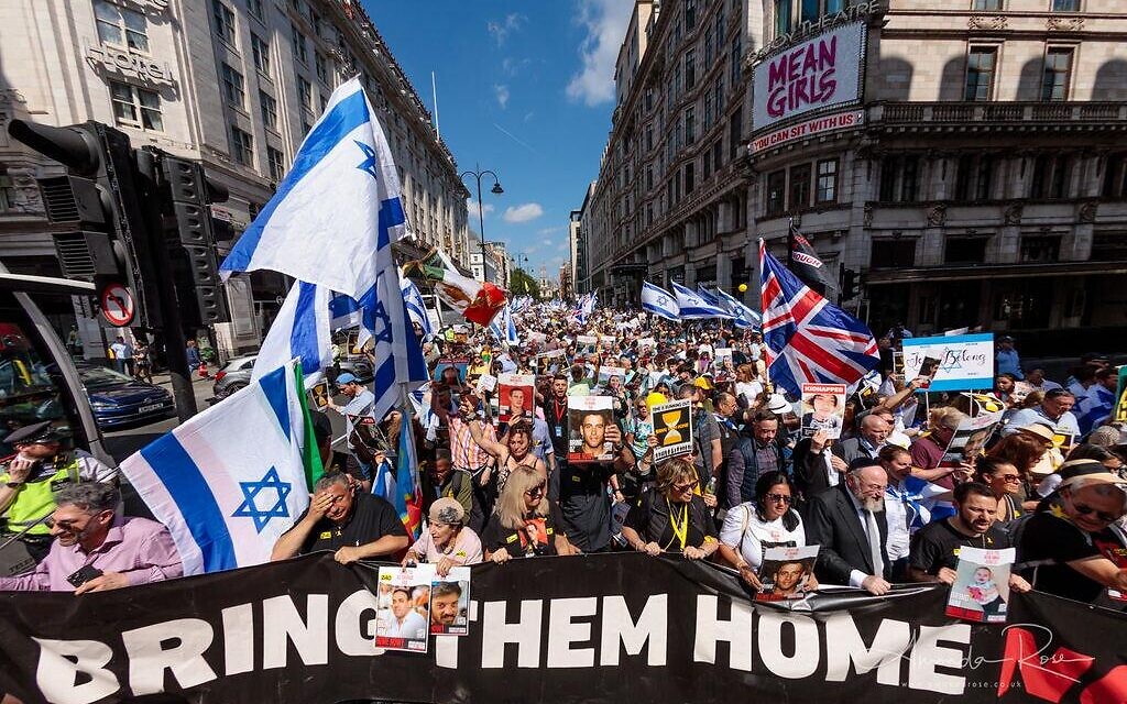40,000 march at a Hostages event organised with 7/10 Human Chain, June 2024.