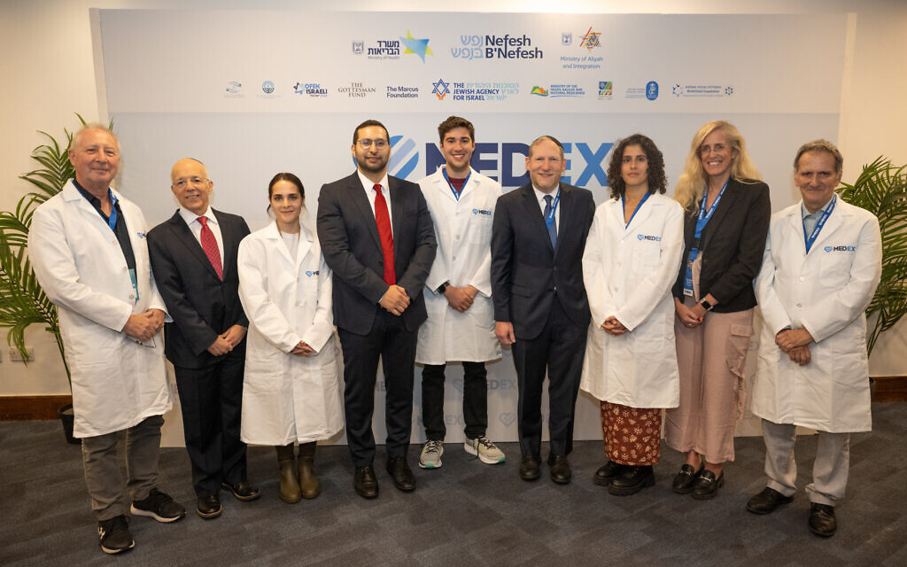 Potential medical olim at first London job fair Photo credit: Shahar Azran