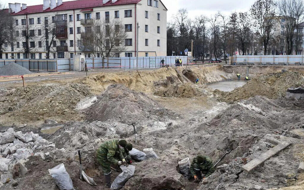 Belarus' servicemen excavate a mass grave for the prisoners of a Jewish ghetto set up by the Nazis during World War II in the city of Brest. Sergei Gapon/Getty