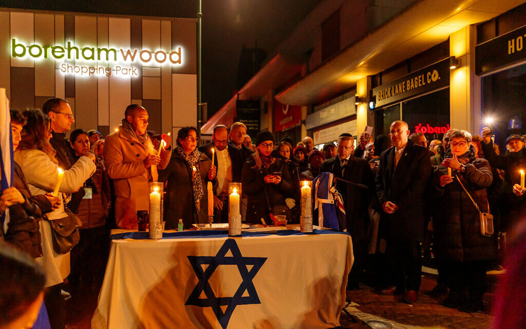 Borehamwood Shopping Park, UK. 5th October 2024. Credit: Amanda Rose/@amandarosephoto