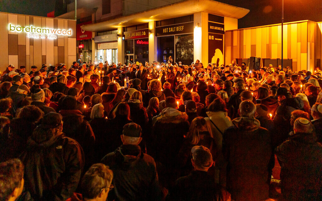 Borehamwood Shopping Park, UK. 5th October 2024. Credit: Amanda Rose/@amandarosephoto