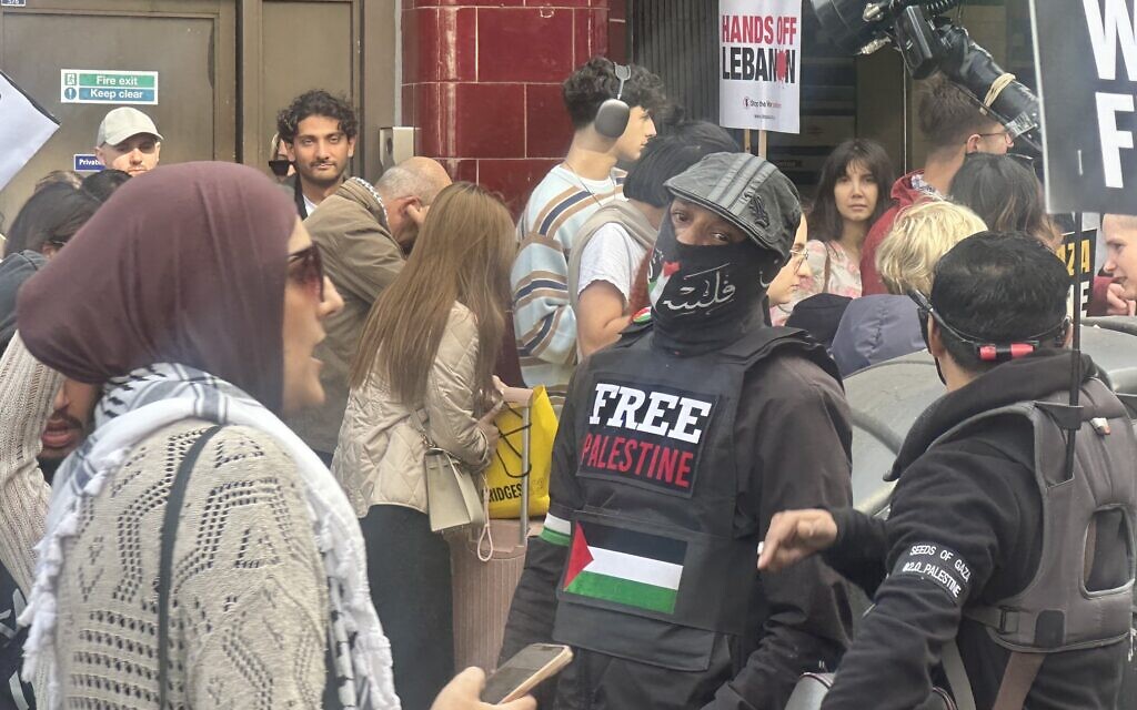Pro-Palestine protesters at a demo in London Sat Oct 5 2024