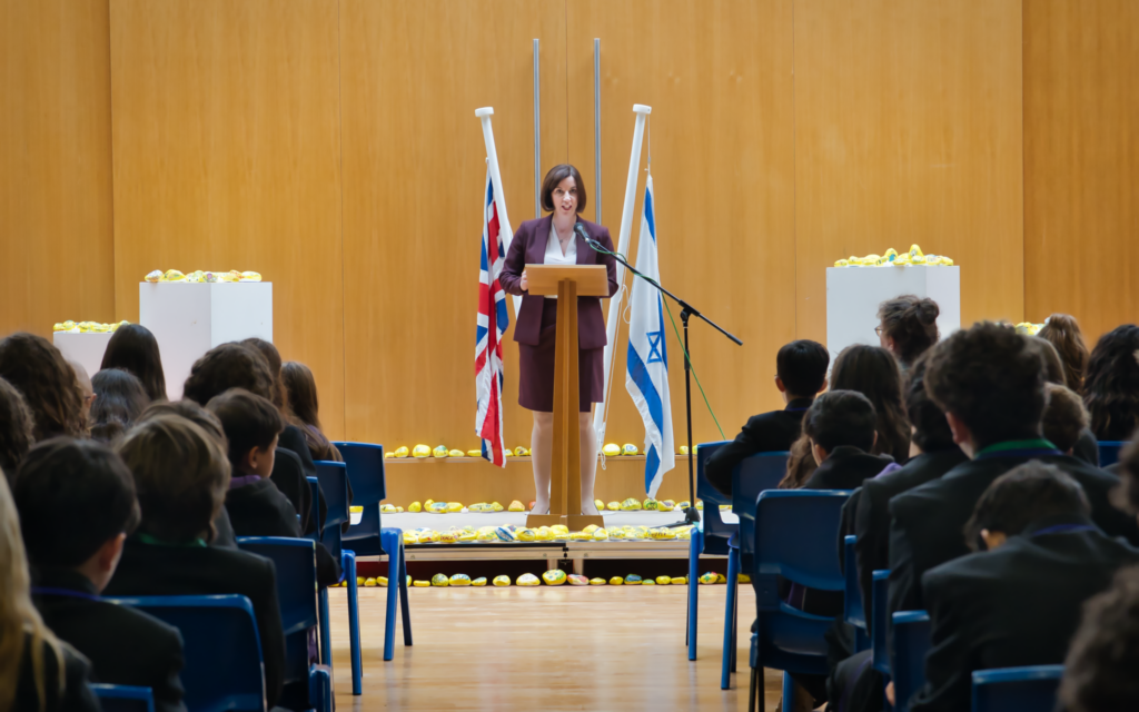 Bridget Phillipson at Barnet Jewish school  - (pic departmentforeducation)