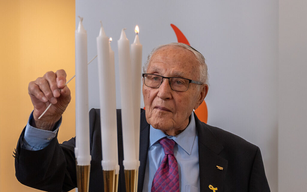 Manfred Goldberg at the Kristallnacht commemoration 2024 of AJR in London Belsize Square Synagogue on 7  11 2024. Photos taken by Adam Soller Photography©
