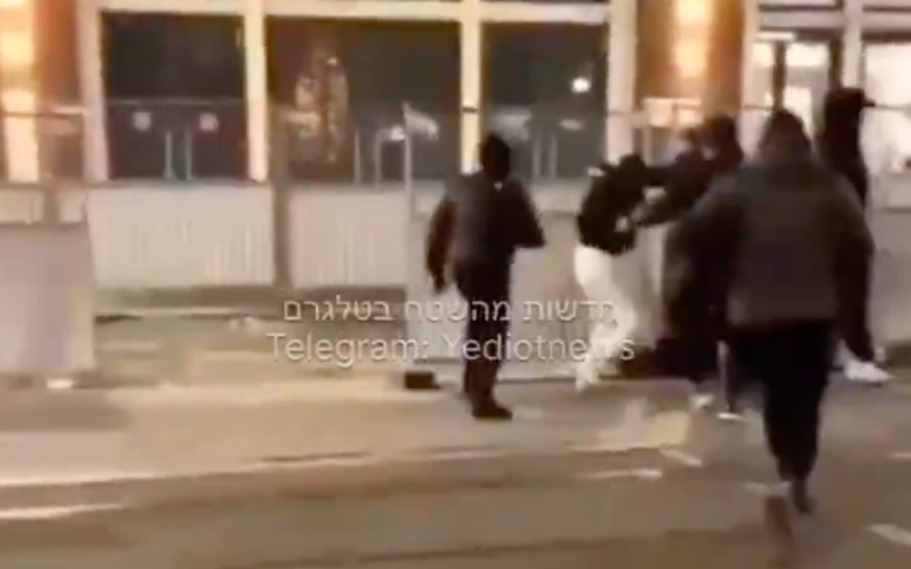 Maccabi Tel Aviv fans attacked in Amsterdam