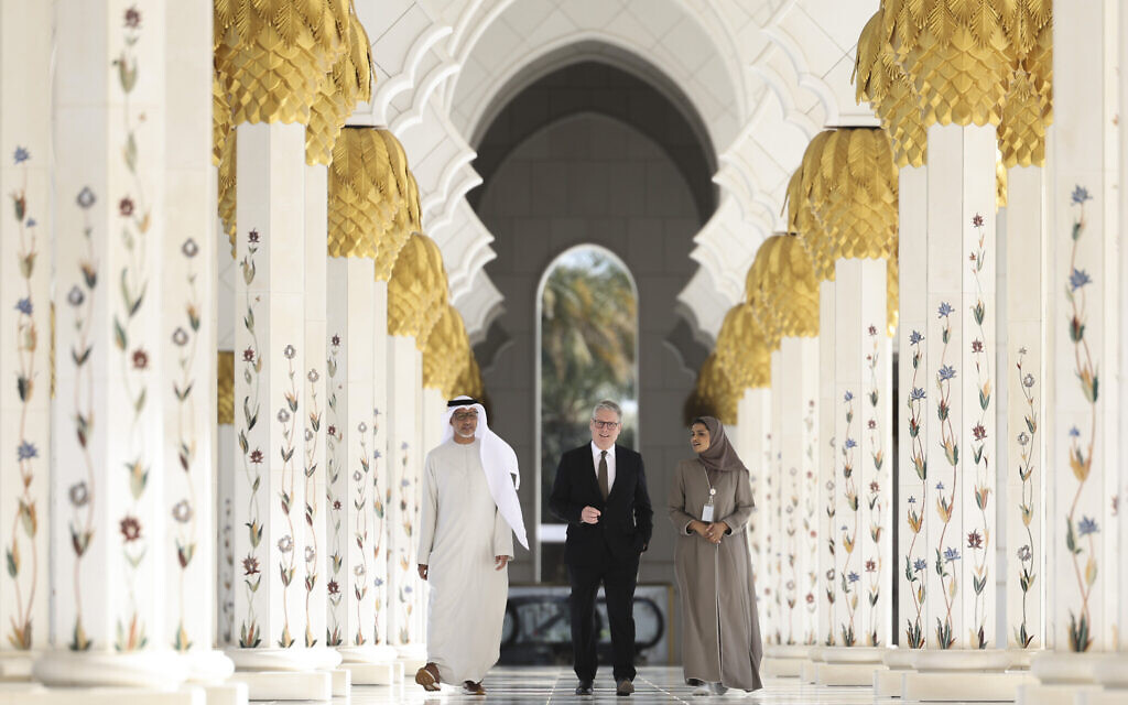 09/12/2024. Zayed Grand Mosque, UAE. Prime Minister Keir Starmer is given a tour of the Zayed Grand Mosque by the Director General, Yousif Alobeidli accompanied by HMA Edward Hobart . Picture by Tim Hammond / No 10 Downing Street.