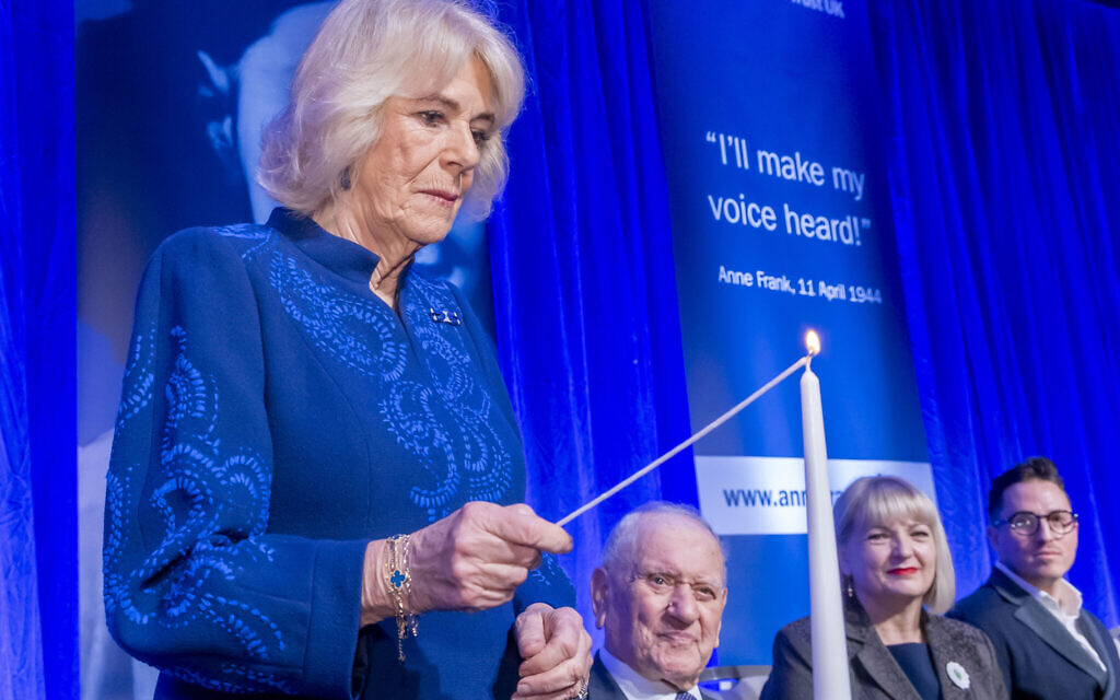 The Anne Frank Trust annual lunch at the Hilton Hotel attended by HM The Queen.
Photo by Ian Jones