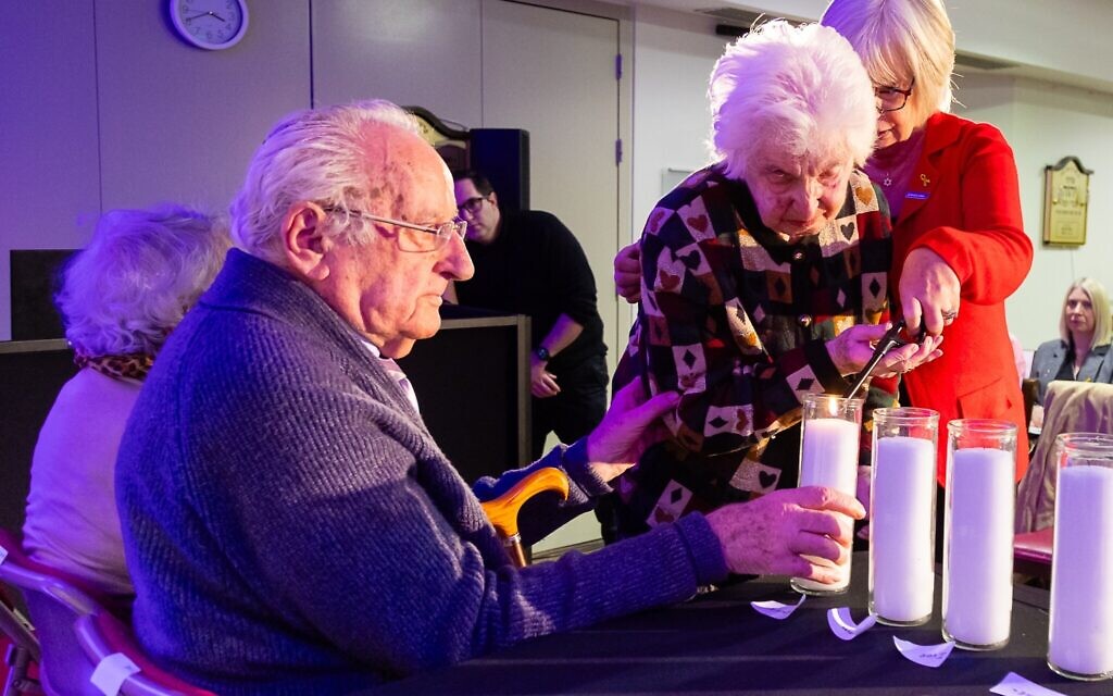 Ivor-Perl-BEM-and-Renee-Salt-BEM-light-candles-at-Jewish-Cares-Holocaust-Survivors-Centre-and-G2G-Auschwitz-80-years. Pic: Yakir Zur