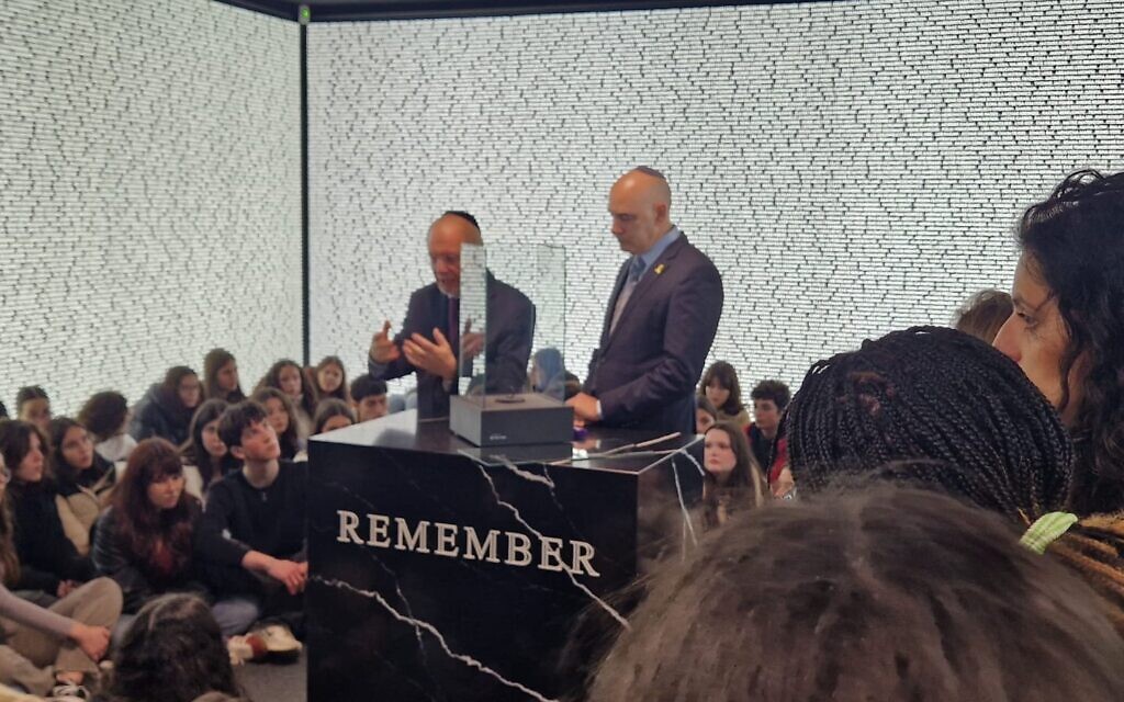 Ambassador Rozenblat and Porto Holocaust Museum Director Michael Rothwell speaking to hundreds of children in the Hall of Names. Credit: Holocaust Museum of Porto