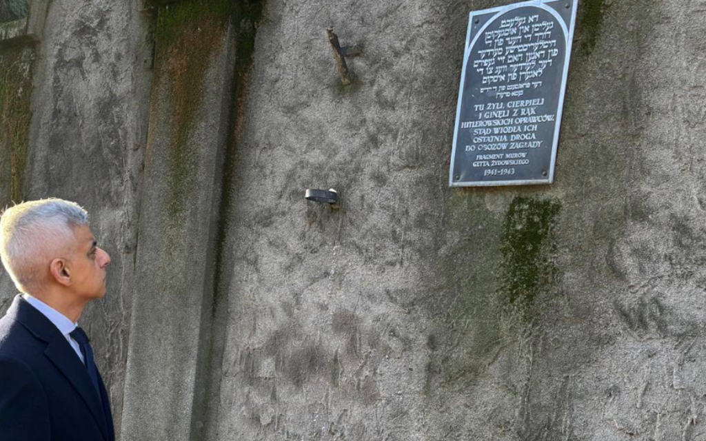 Sadiq Khan at the wall of the Jewish ghetto in Krakow, Poland