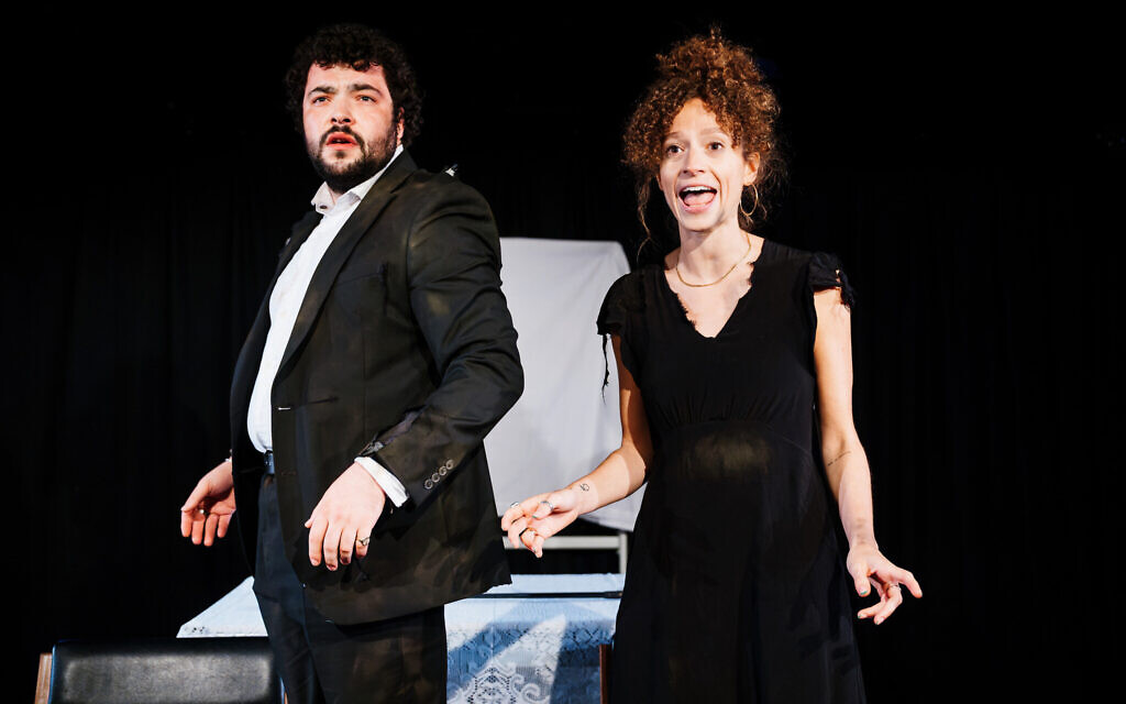 Dylan Corbett-Bader and Gemma Barnett as twins Dan and Lauren in Revenge: After the Levoyah