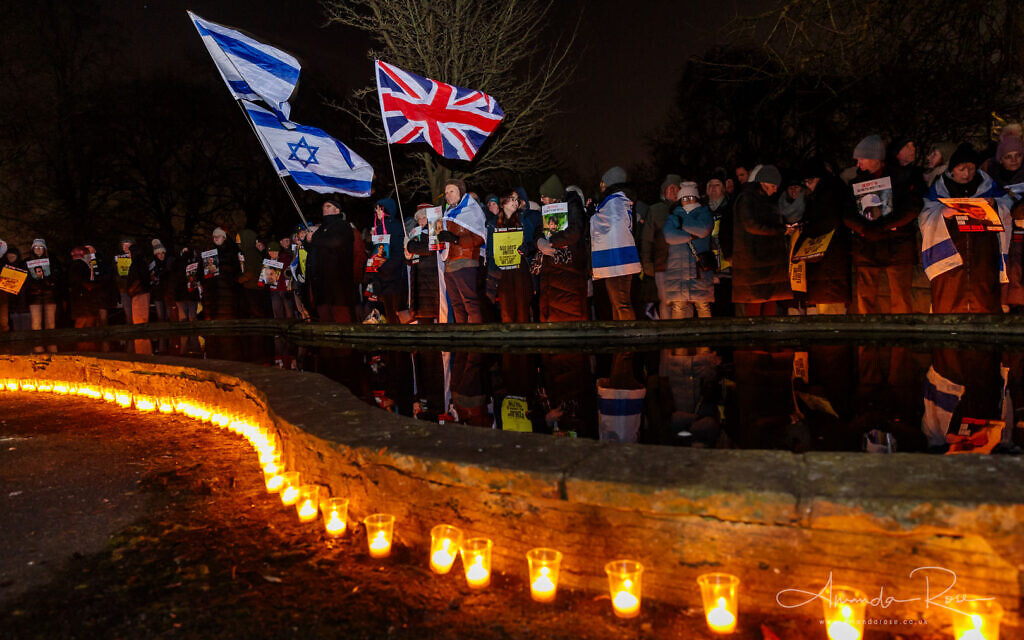 An emotional vigil in Hendon Park marking 7 October attacks
Credit: Amanda Rose/@amandarosephoto