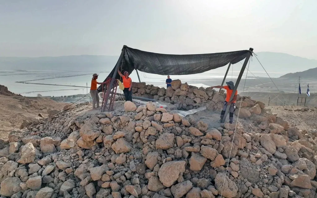 Excavations in the Judean Desert. Photo Credit: Israel Antiquities Authority.