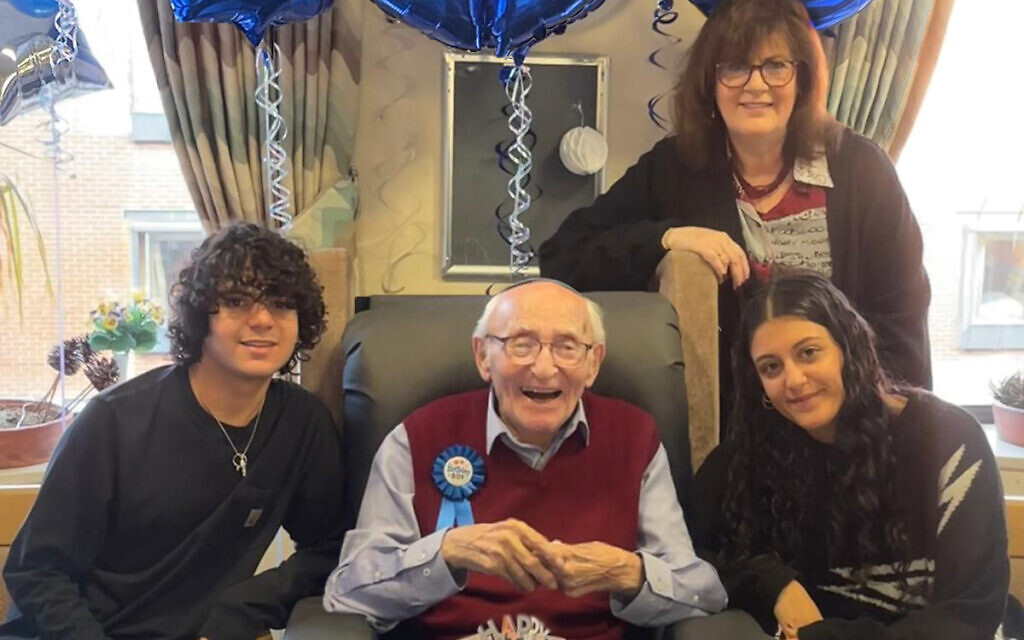 Joseph-Winton-with-his-family.