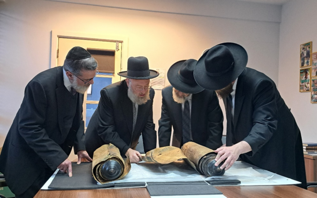 Torah scroll from 28 January